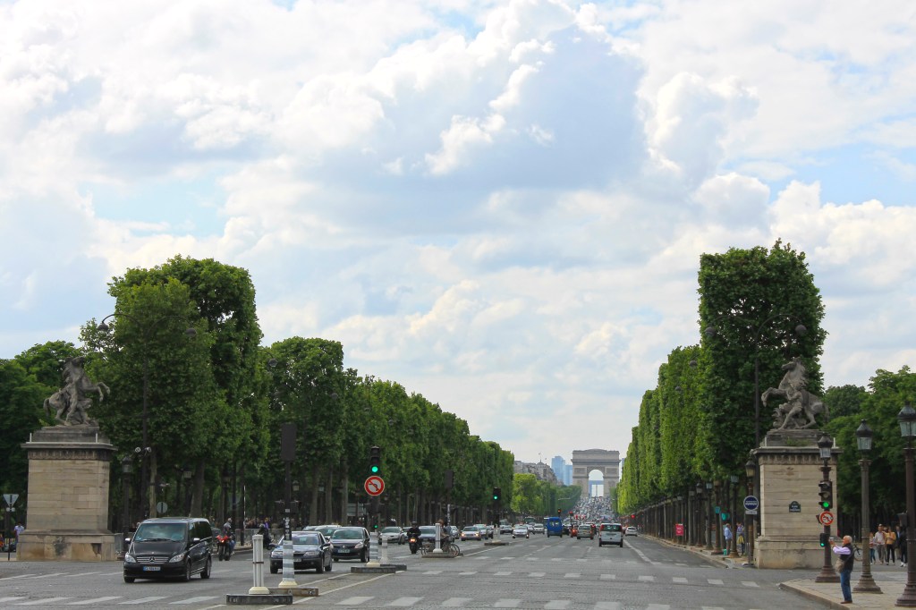 Champs-Élysées: Entre Dior y la&nbsp;Revolución